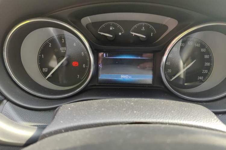 Used Buick Envision 2016 20T Two-Wheel Drive Leading Version Odometer Close Up