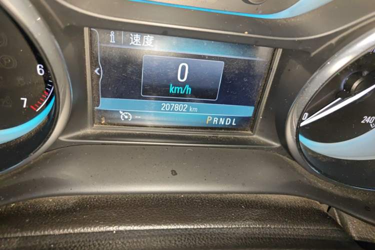 Used Buick Envision 2016 20T Two-Wheel-Drive Elite Model Odometer Close Up