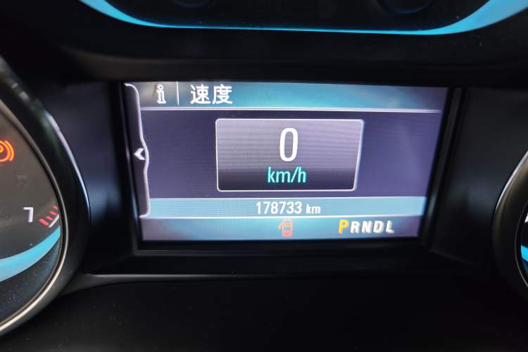 Used Buick Envision 2016 20T Two-Wheel-Drive Elite Model Odometer Close Up