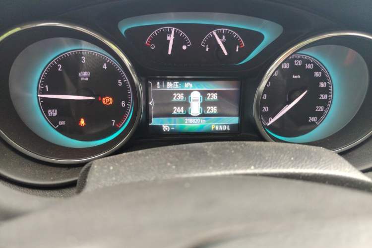 Used Buick Envision 2016 20T Two-Wheel-Drive Elite Model Odometer Close Up