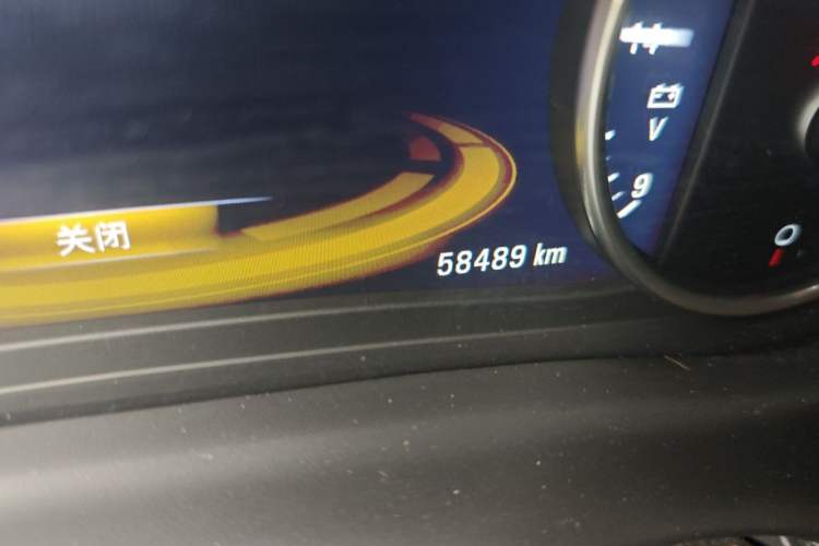 Used Buick Envision 2016 28T All-Wheel-Drive All-Terrain Sport Flagship Edition Odometer Close Up
