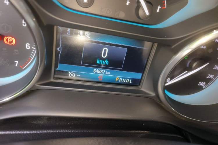 Used Buick Envision 2016 20T Two-Wheel-Drive Elite Model Odometer Close Up