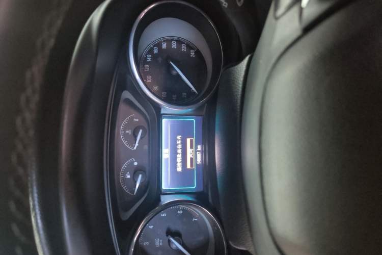 Used Buick Envision 2016 20T Two-Wheel-Drive Elite Model Odometer Close Up