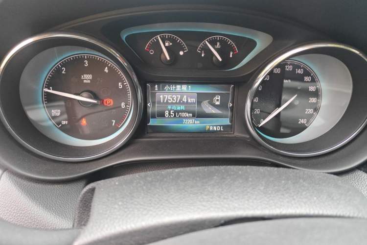 Used Buick Envision 2016 20T Two-Wheel-Drive Elite Model Odometer Close Up
