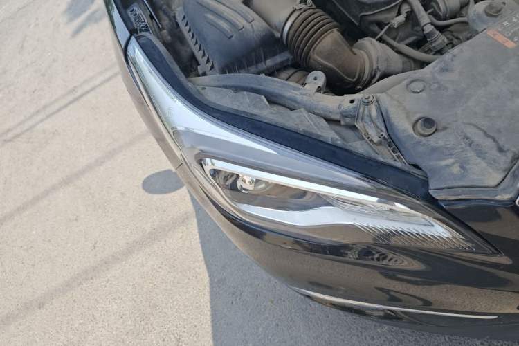 Used Buick Envision 2016 20T Two-Wheel-Drive Elite Model Right Front Headlight