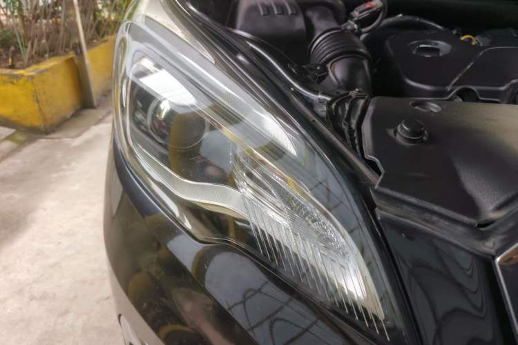 Used Buick Envision 2016 20T Two-Wheel-Drive Elite Model Right Front Headlight