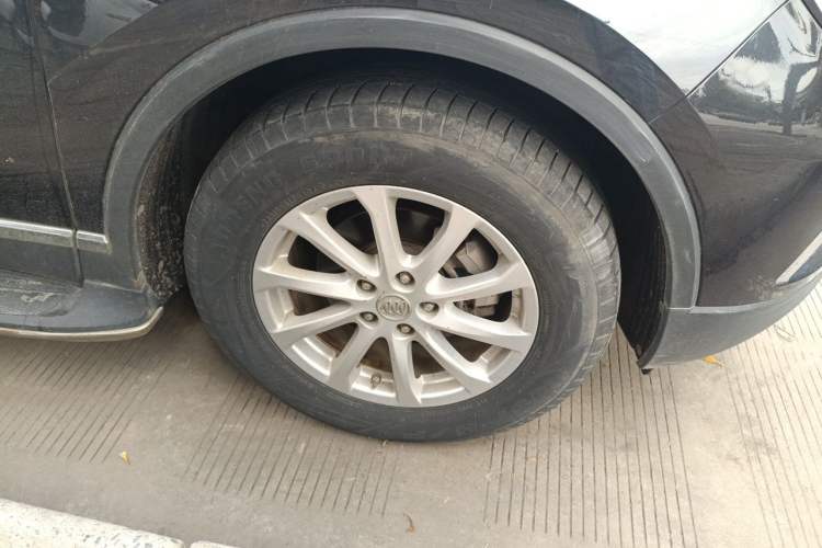 Used Buick Envision 2016 20T Two-Wheel-Drive Elite Model Right Front Wheel Hub