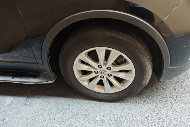Used Buick Envision 2016 28T Four-Wheel Drive Elite Version Right Front Wheel Hub
