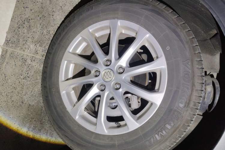 Used Buick Envision 2016 20T Two-Wheel-Drive Elite Model Right Front Wheel Hub