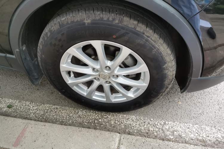 Used Buick Envision 2016 20T Two-Wheel-Drive Elite Model Right Front Wheel Hub