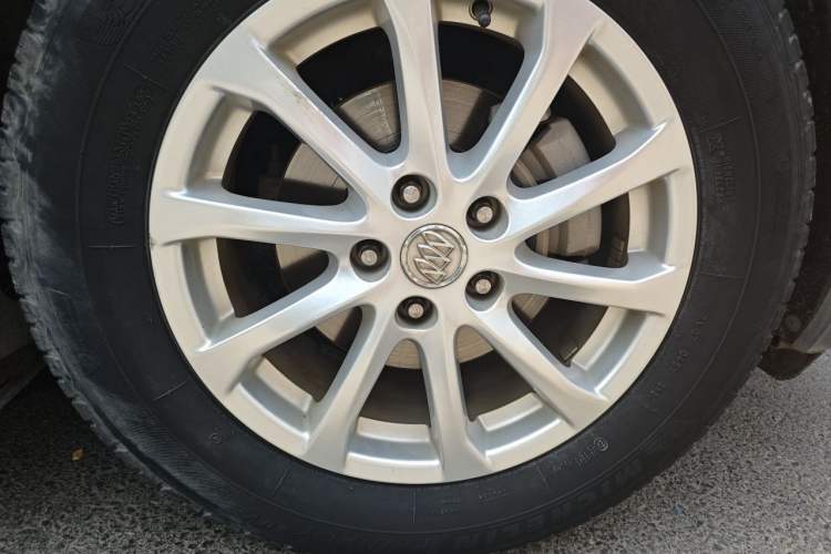 Used Buick Envision 2016 20T Two-Wheel-Drive Elite Model Right Front Wheel Hub
