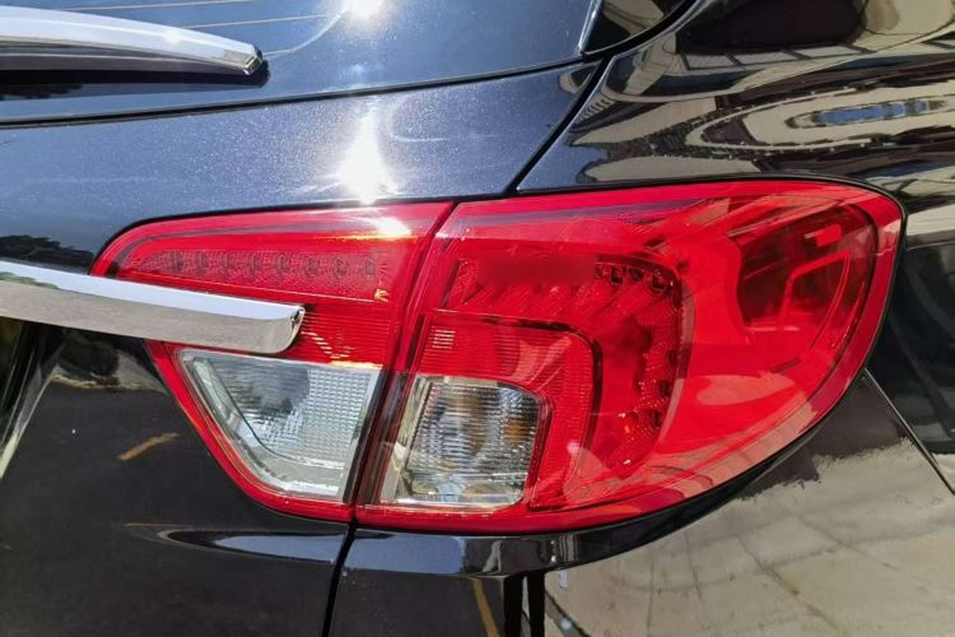 Used Buick Envision 2016 20T Two-Wheel-Drive Elite Model Right Rear Taillight
