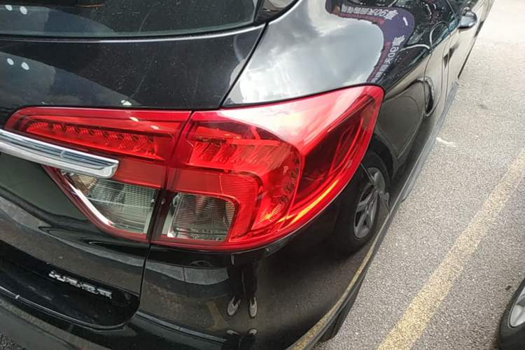 Used Buick Envision 2016 28T Four-Wheel Drive Elite Version Right Rear Taillight