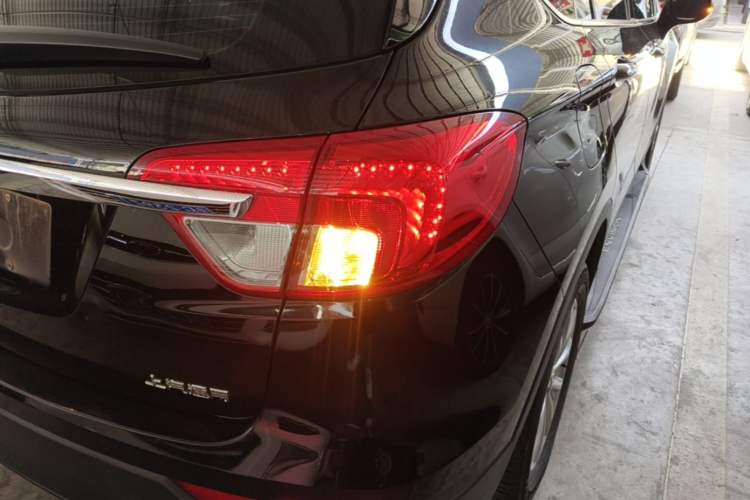 Used Buick Envision 2016 28T Four-Wheel Drive Elite Version Right Rear Taillight