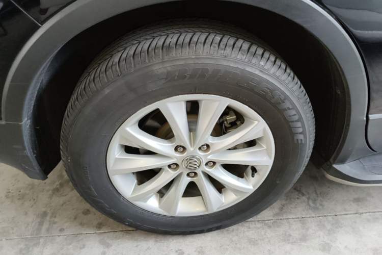 Used Buick Envision 2016 28T Four-Wheel Drive Elite Version Right Rear Wheel Hub
