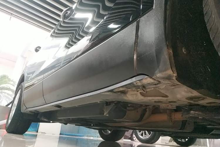 Used Buick Envision 2016 20T Two-Wheel-Drive Elite Model Right Side Sill