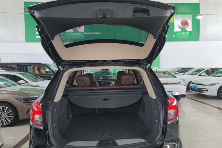 Used Buick Envision 2016 20T Two-Wheel-Drive Elite Model Trunk