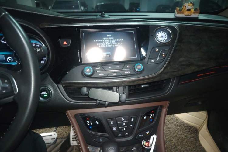 Used Buick Envision 2016 20T Four-Wheel Drive Luxury Model Audio And AC Panel