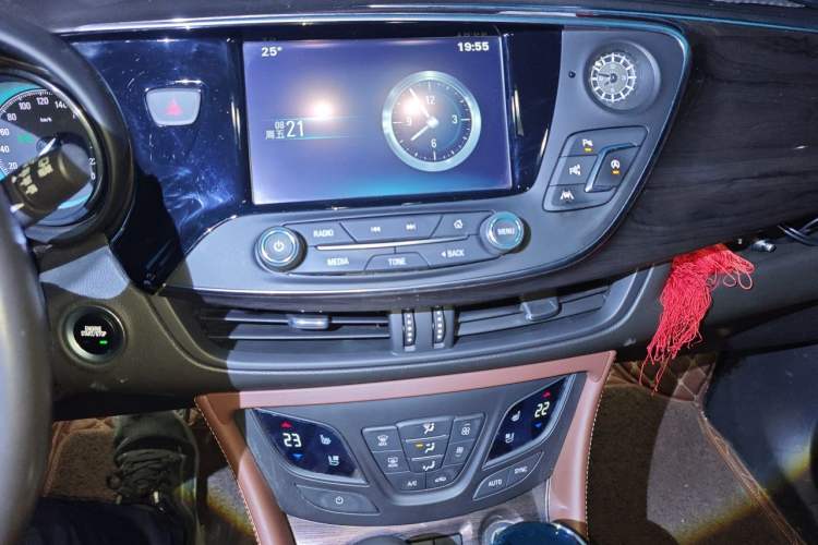 Used Buick Envision 2016 28T Four-Wheel Drive Luxury Model Audio And AC Panel
