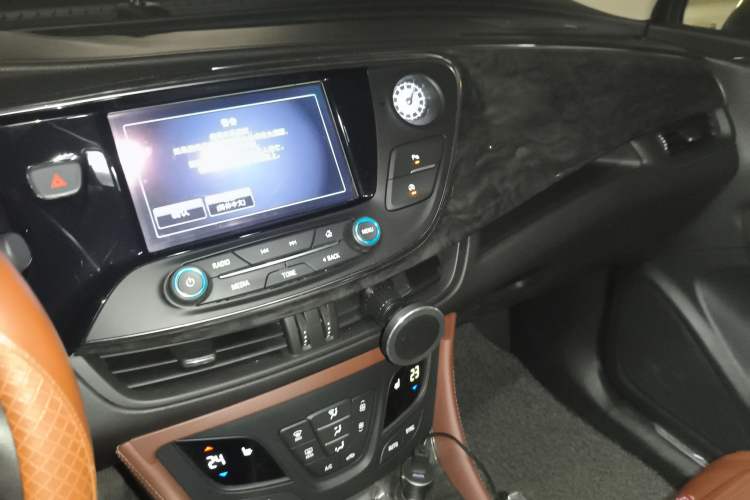 Used Buick Envision 2016 20T Two-Wheel-Drive Elite Model Audio And AC Panel