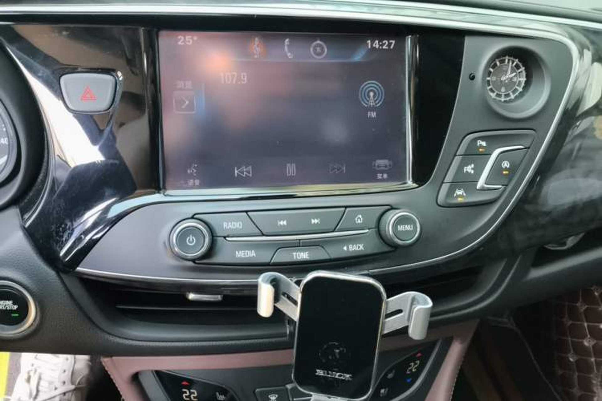 Used Buick Envision 2016 28T Four-Wheel Drive Luxury Model Audio And AC Panel