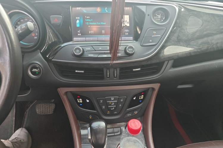 Used Buick Envision 2016 20T Two-Wheel-Drive Elite Model Audio And AC Panel