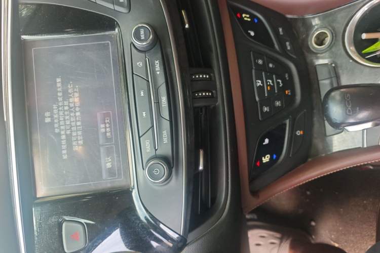Used Buick Envision 2016 20T Four-Wheel Drive Luxury Model Audio And AC Panel