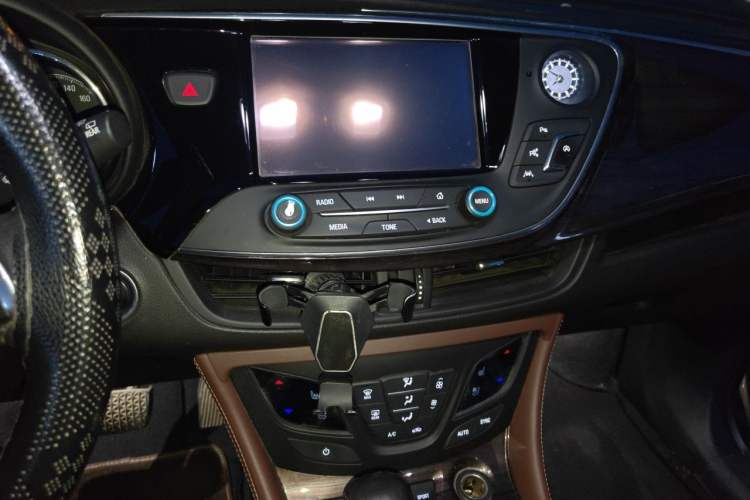Used Buick Envision 2016 28T Four-Wheel Drive Luxury Model Audio And AC Panel