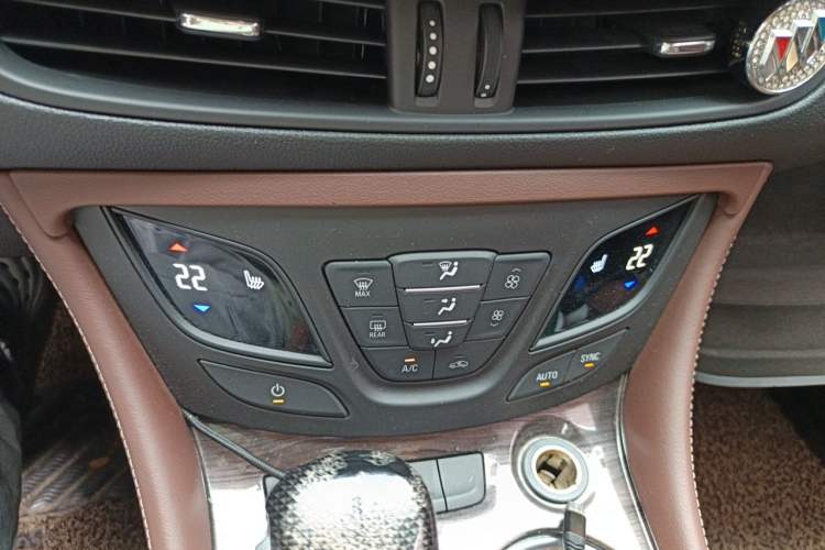Used Buick Envision 2016 20T Two-Wheel-Drive Elite Model Audio And AC Panel