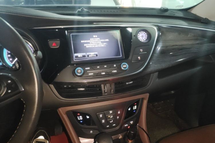 Used Buick Envision 2016 20T Two-Wheel-Drive Elite Model Center Console