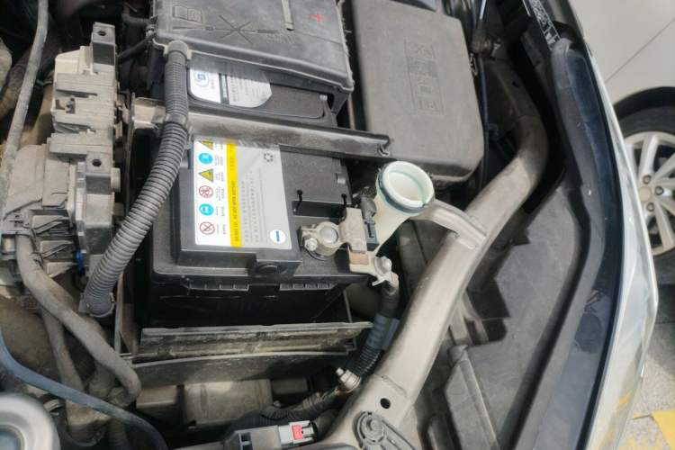 Used Buick Envision 2016 28T Four-Wheel Drive Elite Version Engine Bay Left