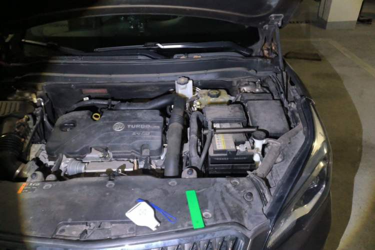 Used Buick Envision 2016 20T Two-Wheel-Drive Elite Model Engine Bay Left