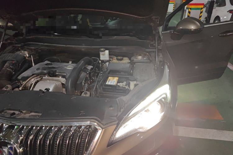 Used Buick Envision 2016 28T Four-Wheel Drive Luxury Model Engine Bay Left