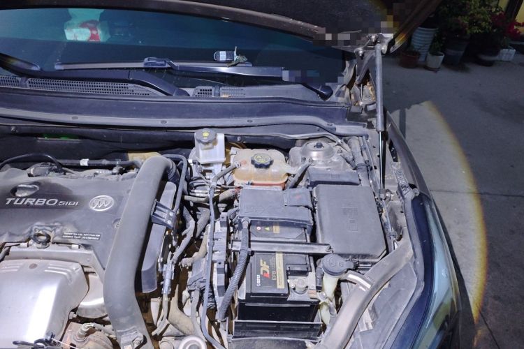 Used Buick Envision 2016 28T Four-Wheel Drive Luxury Model Engine Bay Left