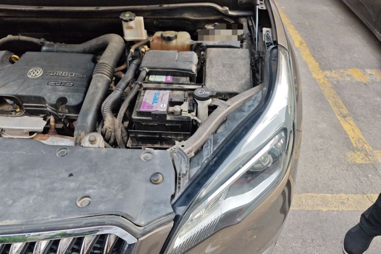 Used Buick Envision 2016 20T Two-Wheel-Drive Elite Model Engine Bay Left