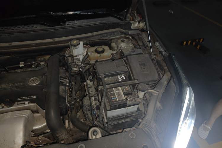 Used Buick Envision 2016 28T Four-Wheel Drive Elite Version Engine Bay Left