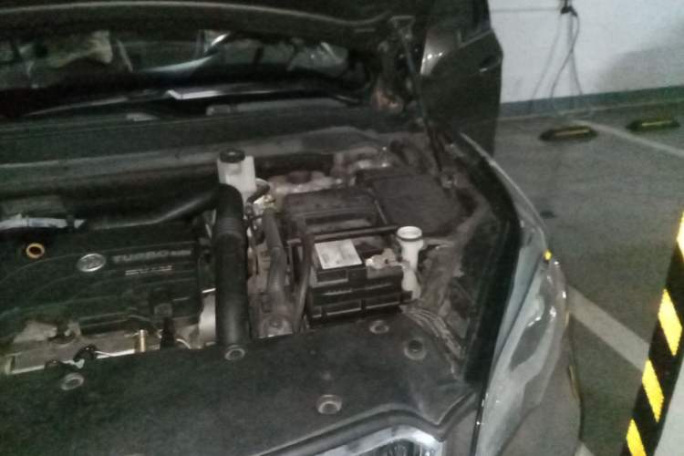 Used Buick Envision 2016 20T Four-Wheel Drive Elite Model Engine Bay Left