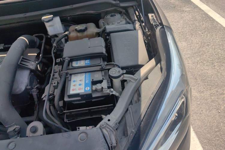 Used Buick Envision 2016 28T Four-Wheel Drive Luxury Model Engine Bay Left