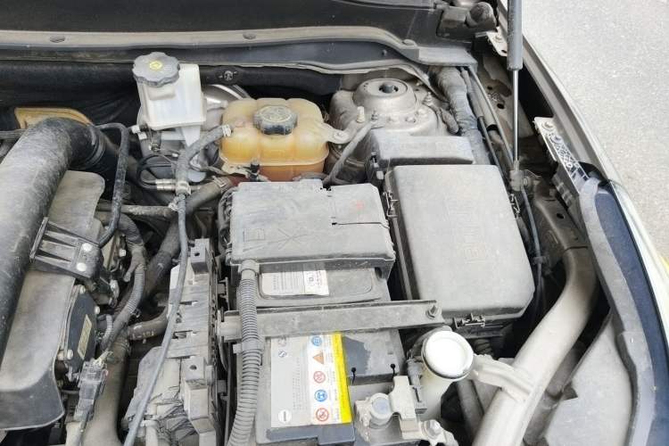 Used Buick Envision 2016 28T Four-Wheel Drive Luxury Model Engine Bay Left