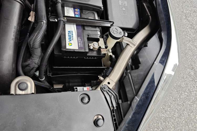 Used Buick Envision 2016 20T Two-Wheel-Drive Elite Model Engine Bay Left