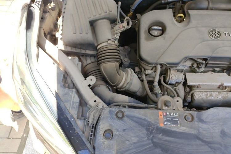 Used Buick Envision 2016 20T Two-Wheel-Drive Elite Model Engine Bay Right