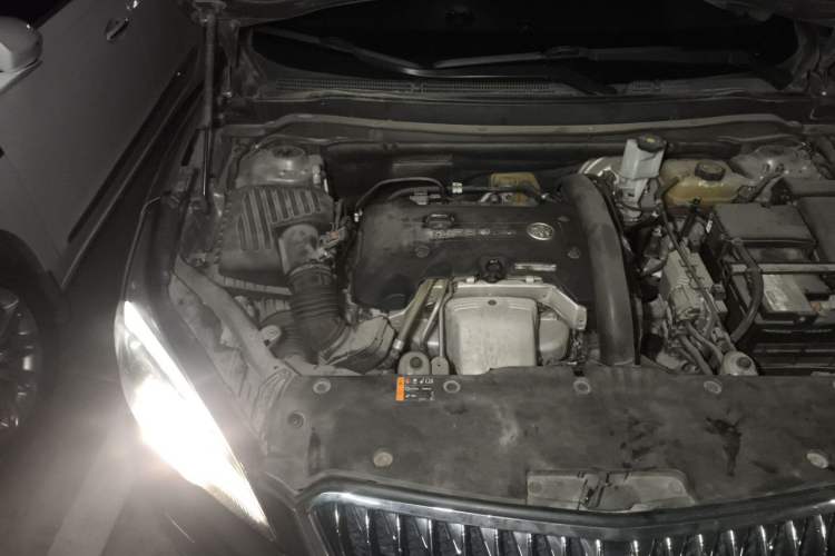 Used Buick Envision 2016 28T Four-Wheel Drive Elite Version Engine Bay Right