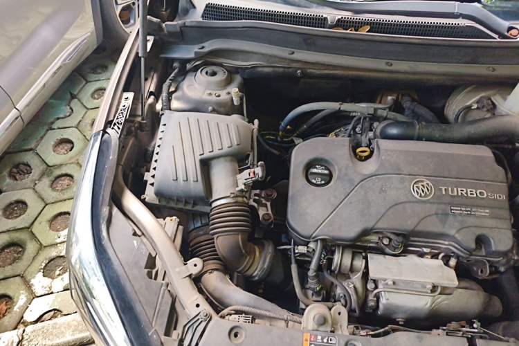 Used Buick Envision 2016 20T Two-Wheel-Drive Elite Model Engine Bay Right