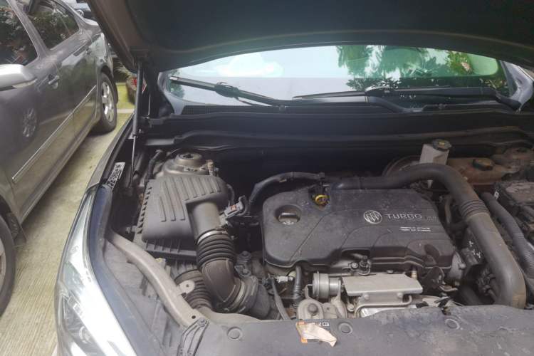 Used Buick Envision 2016 20T Two-Wheel-Drive Elite Model Engine Bay Right