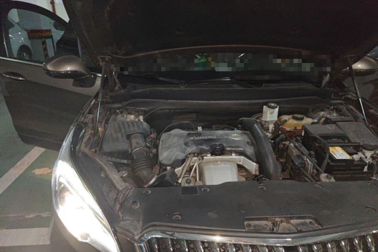 Used Buick Envision 2016 28T Four-Wheel Drive Luxury Model Engine Bay Right