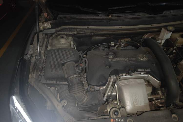 Used Buick Envision 2016 28T Four-Wheel Drive Elite Version Engine Bay Right