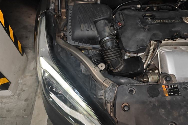 Used Buick Envision 2016 28T Four-Wheel Drive Luxury Model Engine Bay Right