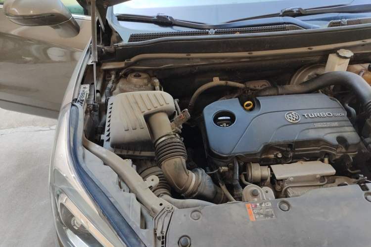 Used Buick Envision 2016 20T Two-Wheel-Drive Elite Model Engine Bay Right