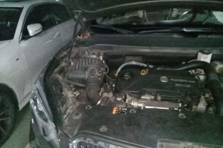 Used Buick Envision 2016 20T Four-Wheel Drive Elite Model Engine Bay Right