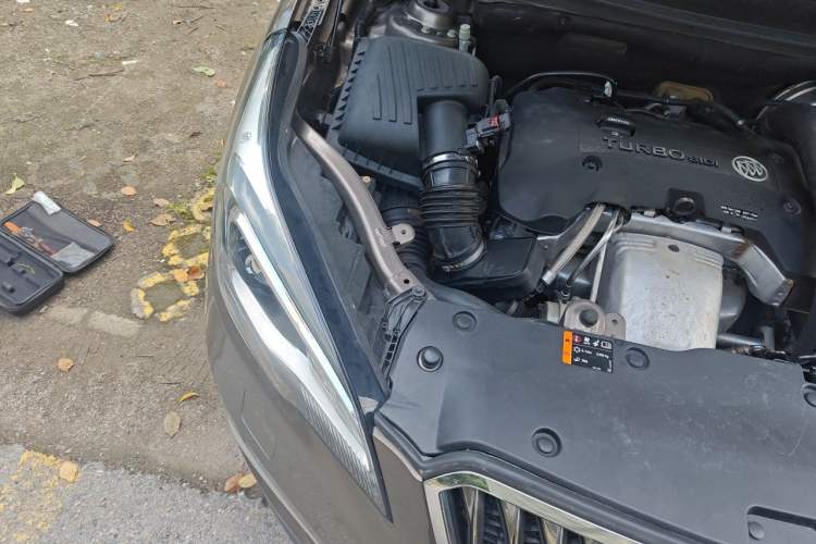 Used Buick Envision 2016 28T Four-Wheel Drive Elite Version Engine Bay Right